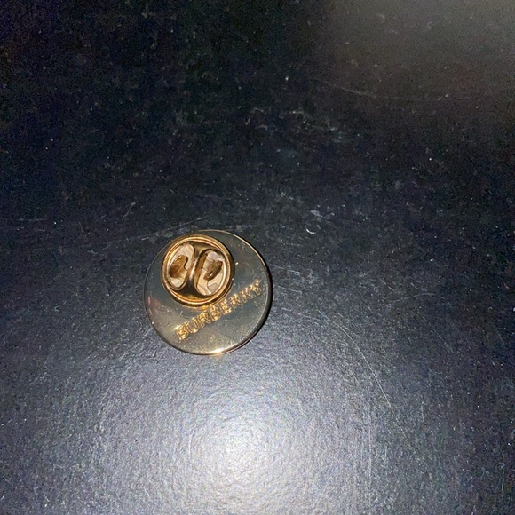 Burberry pin - Picture 2 of 3